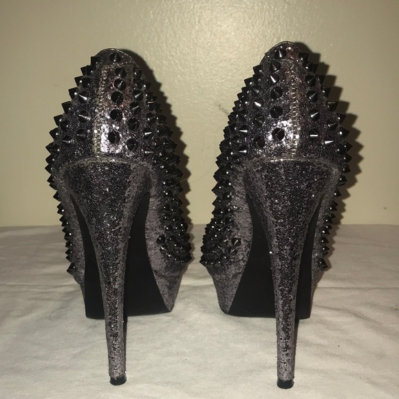 Steve Madden Sz 6 “Awwsome” Platform Spiked Heels - Picture 5 of 6